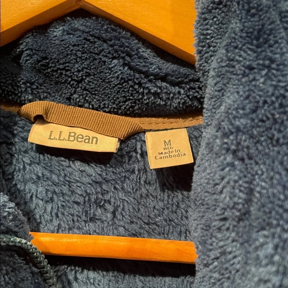 LLBean Blue Sherpa Fleece Vest with Zipper, New without tags, size Medium - Picture 3 of 4